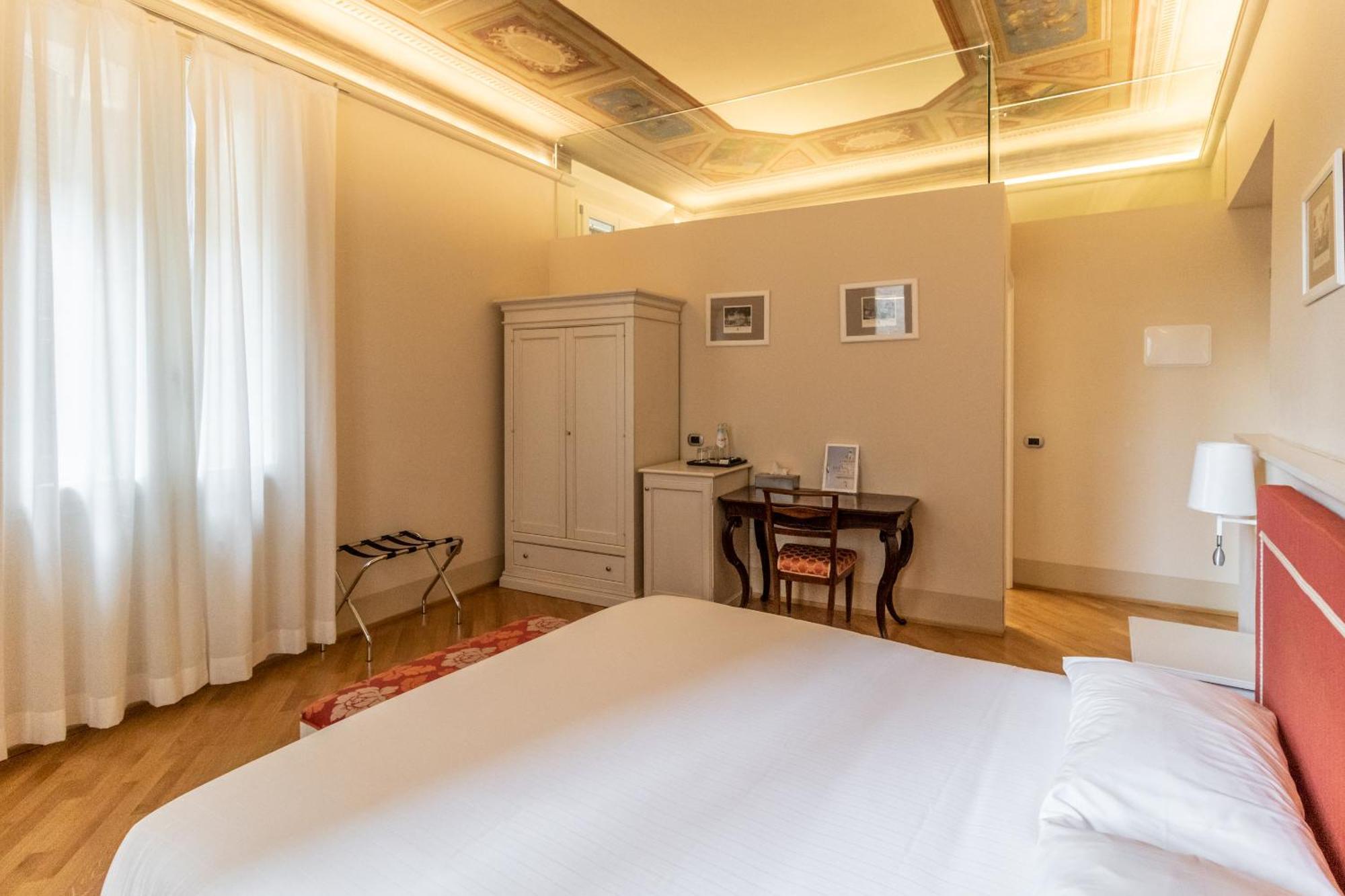 Casa Isolani Luxury Rooms Piazza Maggiore 1 Bologne Extérieur photo