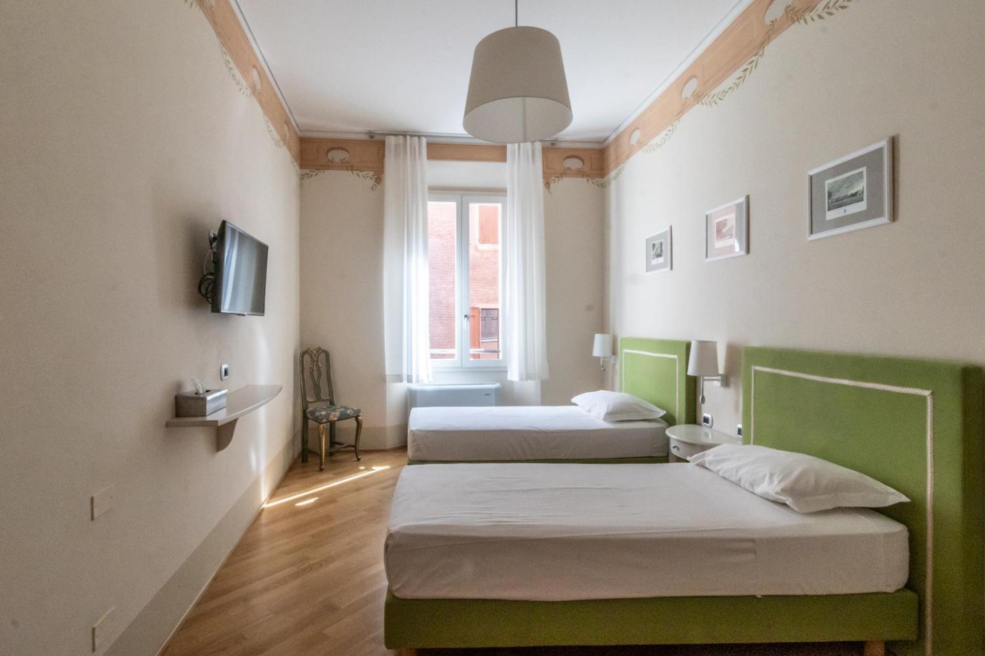 Casa Isolani Luxury Rooms Piazza Maggiore 1 Bologne Extérieur photo